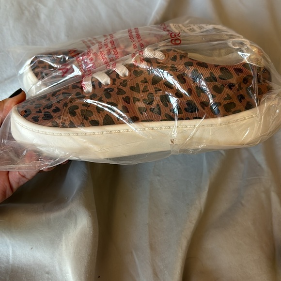 NWT Leopard sneakers - Picture 2 of 3
